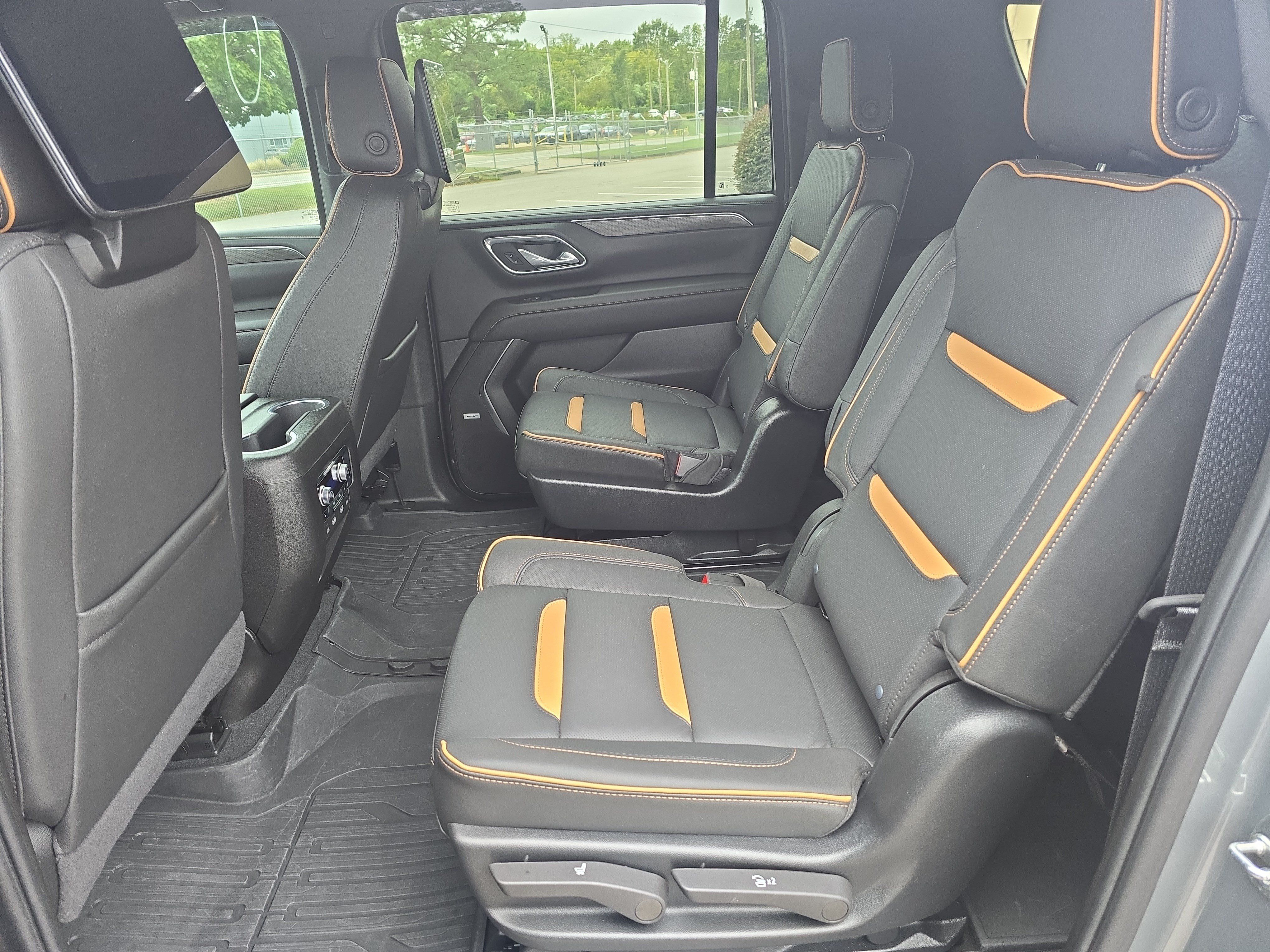 Used 2024 GMC Yukon XL AT4 w/ Technology Package AWD/4WD image 14
