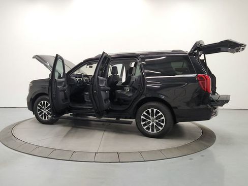Used 2025 Ford Expedition Platinum AWD/4WD image 13