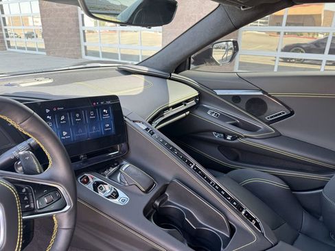 Used 2024 Chevrolet Corvette Stingray Premium Conv w/ Z51 Performance Package image 18