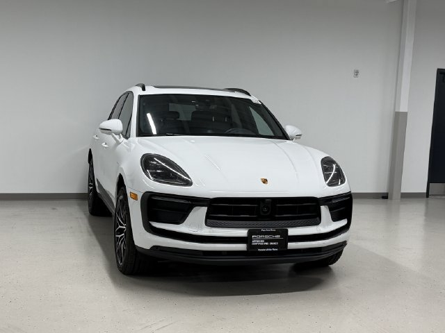Certified 2026 Porsche Macan AWD/4WD image 8