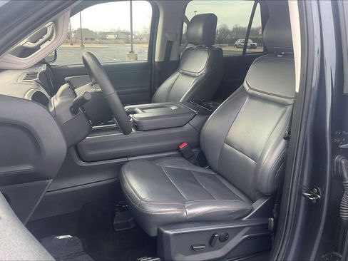 Used 2025 Ford Expedition Active image 7