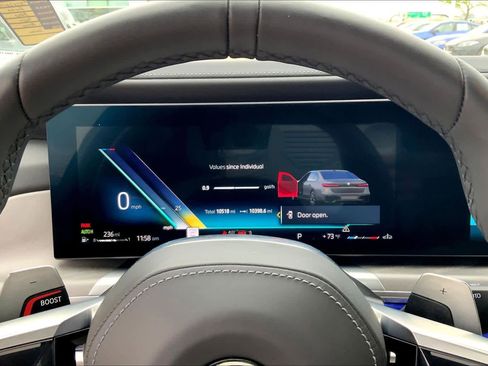 Certified 2025 BMW 760i xDrive w/ Executive Package image 24