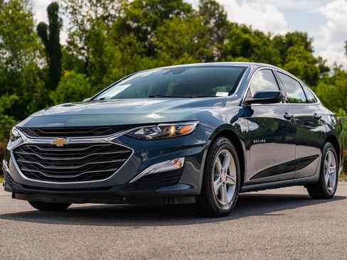 Used 2024 Chevrolet Malibu LS w/ Driver Confidence Package FWD image 3