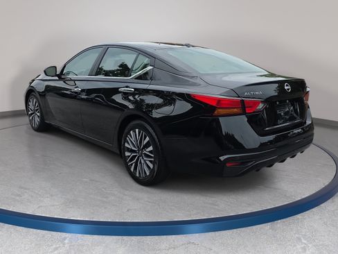 Used 2024 Nissan Altima 2.5 SV FWD image 7