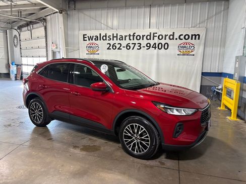 Certified 2024 Ford Escape SE image 2