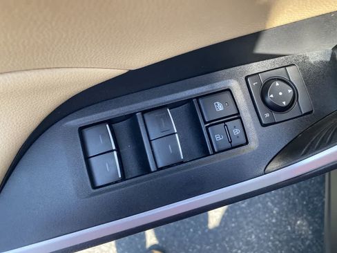 Used 2022 Toyota RAV4 XLE Premium image 13