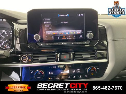 Used 2024 Nissan Pathfinder SV w/ SV Premium Package AWD/4WD image 17