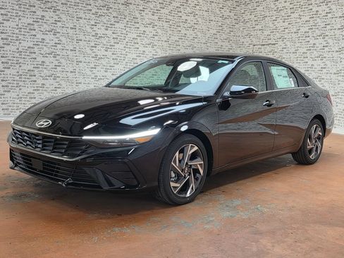 New 2026 Hyundai Elantra Limited FWD image 3