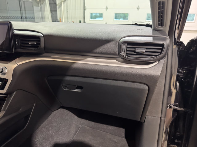 Used 2024 Ford Explorer XLT AWD/4WD image 25