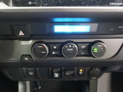 Used 2021 Toyota Tacoma TRD Sport image 13