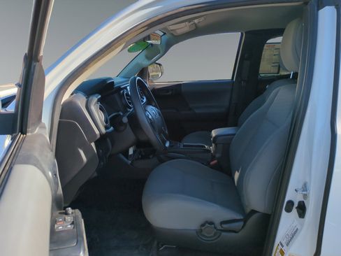 Used 2021 Toyota Tacoma SR RWD image 9