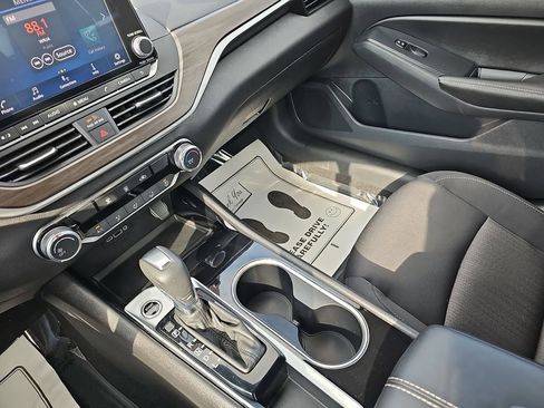 Used 2024 Nissan Altima 2.5 SV image 29