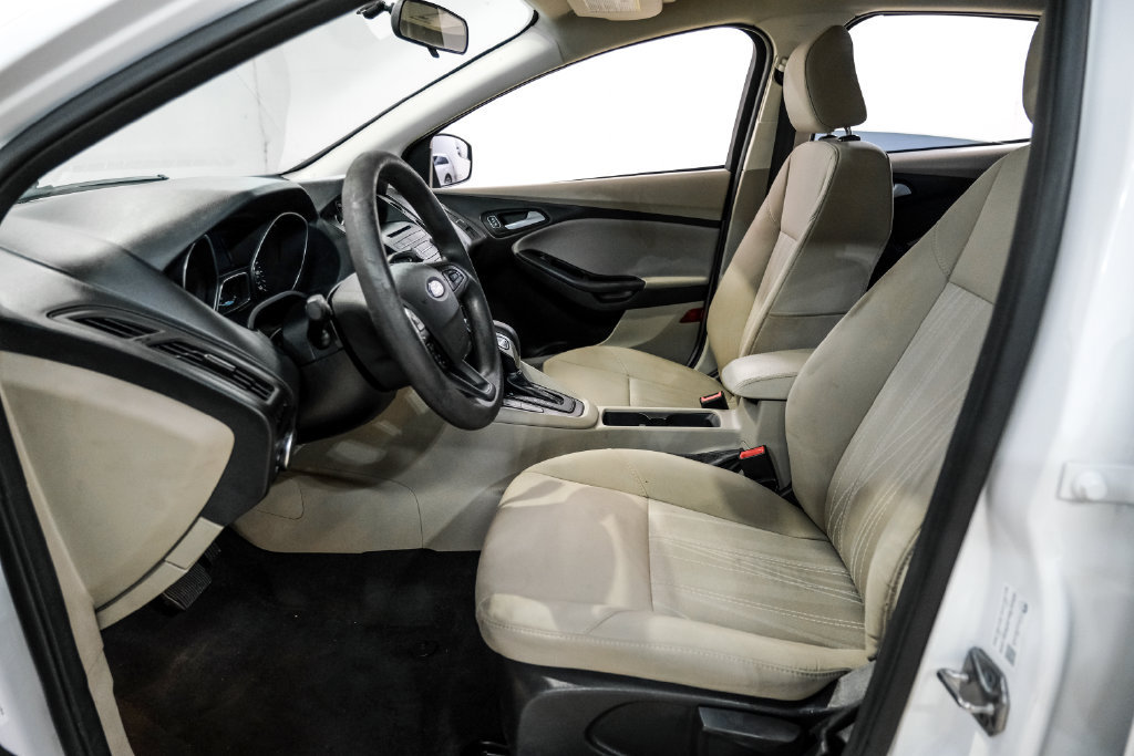 Used 2017 Ford Focus SE FWD image 4