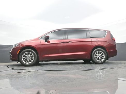 Used 2023 Chrysler Pacifica Touring-L AWD/4WD image 51