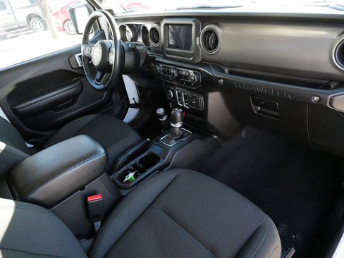 Used 2022 Jeep Wrangler Willys image 10
