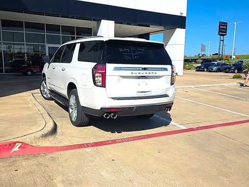 Used 2021 Chevrolet Suburban High Country RWD image 16