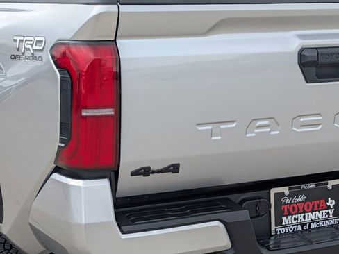 Used 2025 Toyota Tacoma TRD Off-Road image 8