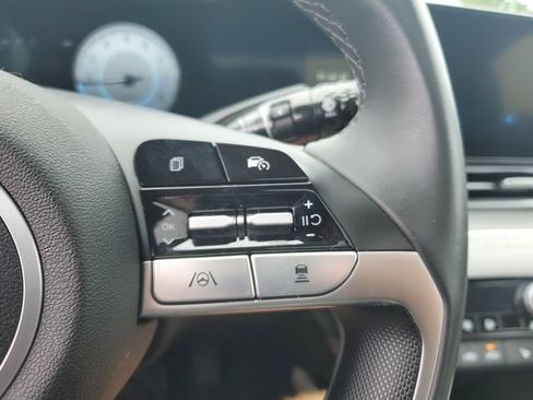 Certified 2025 Hyundai Elantra Limited FWD image 23