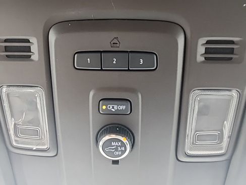 Used 2021 GMC Yukon XL SLT image 39