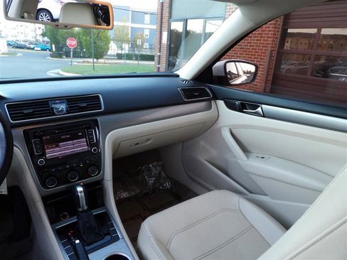Used 2014 Volkswagen Passat 1.8T SE image 17