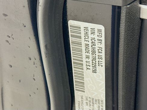 Used 2024 Jeep Grand Cherokee Limited image 12