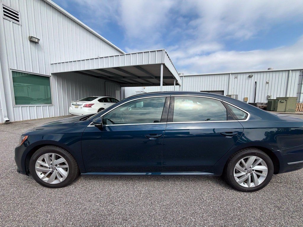 Used 2018 Volkswagen Passat 2.0T SE FWD image 11