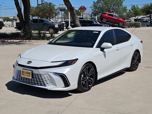 Used 2025 Toyota Camry XSE FWD image 7