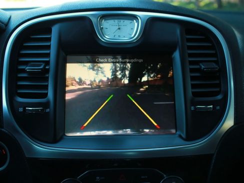 Used 2015 Chrysler 300 Limited RWD image 15
