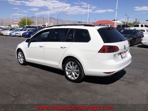 Used 2017 Volkswagen Golf SE image 6