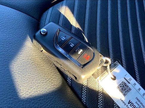 Used 2023 Toyota Camry SE image 12