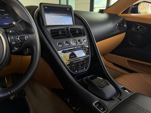 Used 2019 Aston Martin DB11 Volante image 41