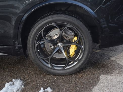 Used 2019 Alfa Romeo Stelvio Quadrifoglio w/ Driver Assist Dynamic Package image 27