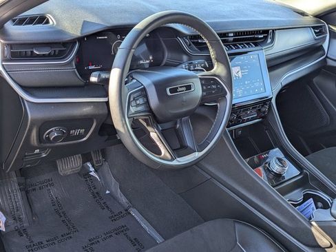 Used 2024 Jeep Grand Cherokee Altitude image 17