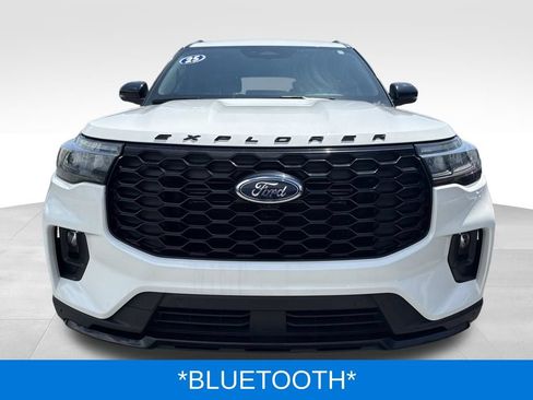 Used 2025 Ford Explorer ST-Line AWD/4WD image 3