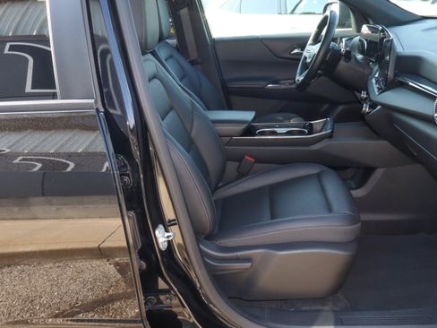 Used 2025 Chevrolet Equinox LT w/ Convenience Package II FWD image 23