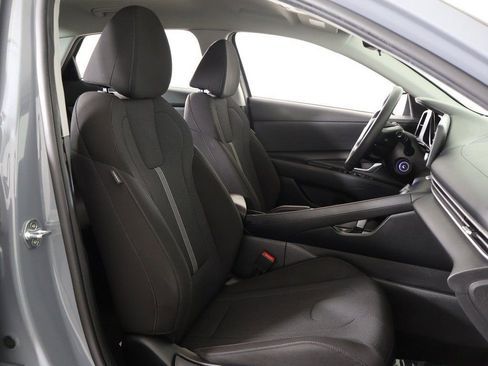 Used 2021 Hyundai Elantra SE image 27