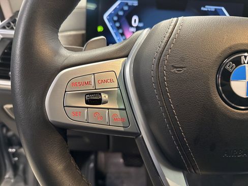 Used 2025 BMW X7 xDrive40i w/ Premium Package image 21