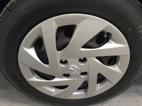Used 2015 Toyota Prius C Two FWD image 31