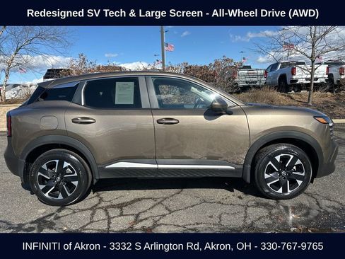 Used 2025 Nissan Kicks SV AWD/4WD image 13