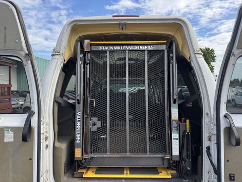 Used 2007 Ford E-250 and Econoline 250 Extended RWD image 5
