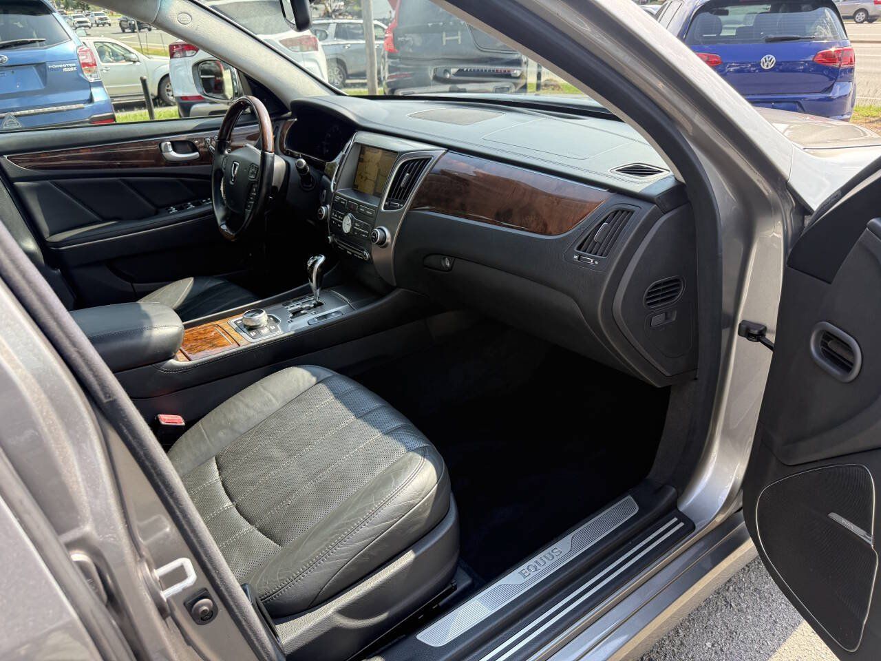 Used 2012 Hyundai Equus Signature RWD image 13
