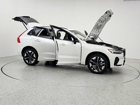 New 2026 Volvo XC60 B5 Plus w/ Protection Package Premier AWD/4WD image 10