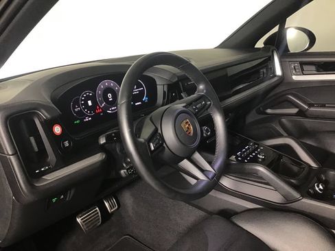 Certified 2024 Porsche Cayenne S AWD/4WD image 4