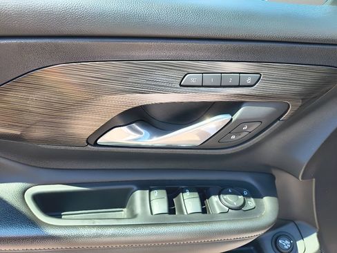 Used 2023 GMC Terrain SLT image 10