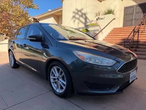 Used 2017 Ford Focus SE image 1