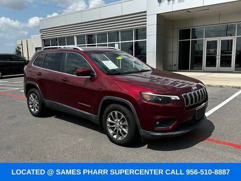 Used 2019 Jeep Cherokee Latitude Plus w/ Trailer Tow Group FWD image 3