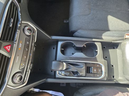 Used 2019 Hyundai Santa Fe SE AWD/4WD image 19