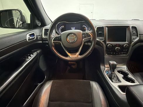 Used 2017 Jeep Grand Cherokee Altitude RWD image 4