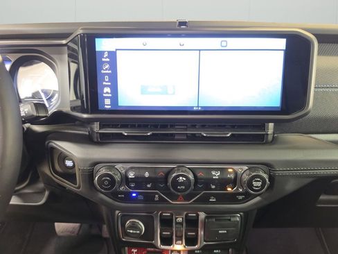 Certified 2025 Jeep Wrangler Unlimited Rubicon 4xe w/ Convenience Group AWD/4WD image 19