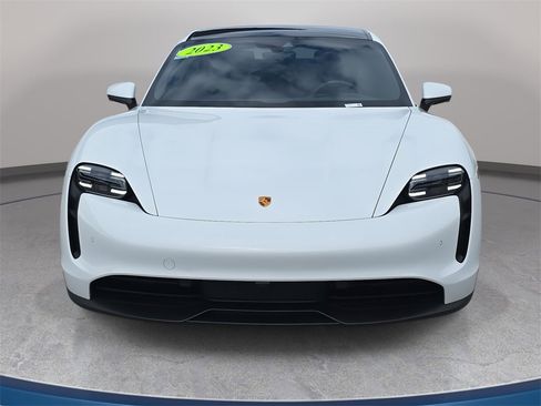 Used 2023 Porsche Taycan image 3